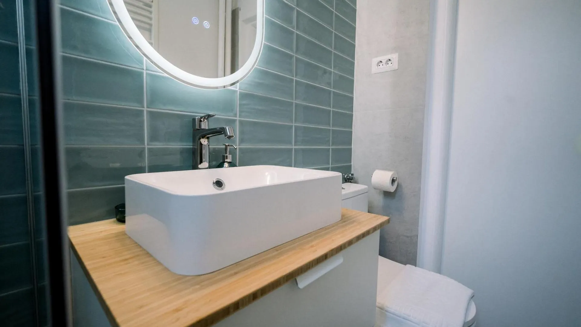 Urban Nest By The Station Apartment Bucharest
